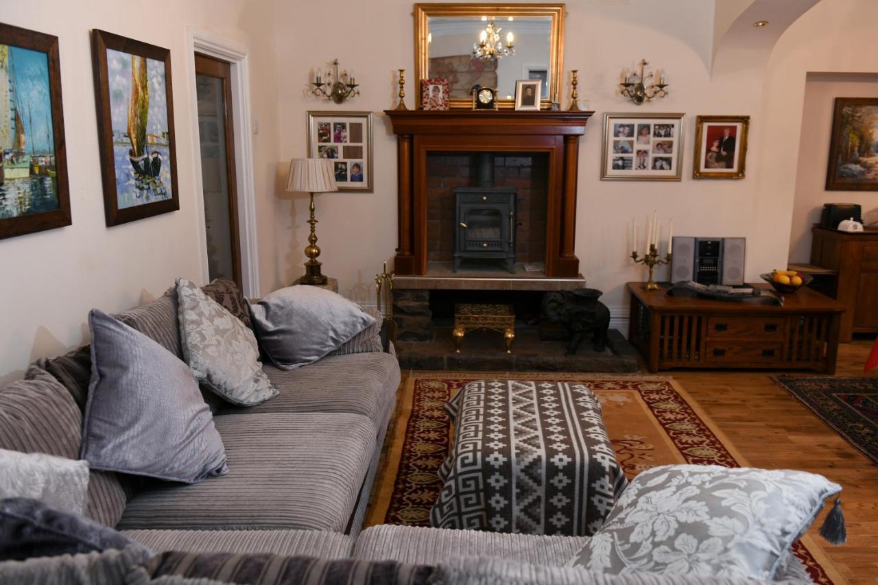 Bed and Breakfast Cilbrwyn Суонси Экстерьер фото